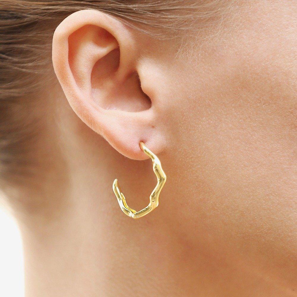 Jasmine Wavy Hoop Earrings
